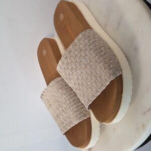 Bernie Mev Cream and Tan Slide Sandals Size 37